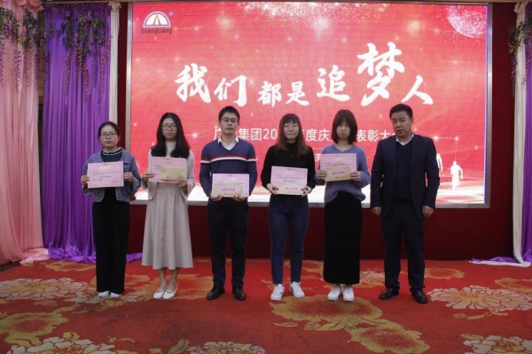 一名党员，，就是一面鲜红的旌旗